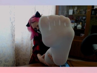 Ножки в колготках в прямом эфире :3