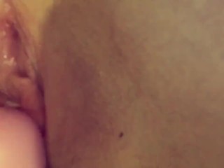 A lil peek vibrator contracting cunt