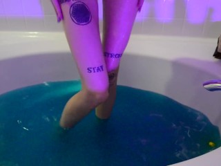 Amateur teen in the bath
