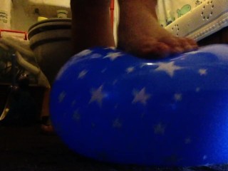 balloon stomp clip