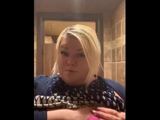 Being silly at work BBW flashing