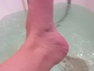 Big feet bathing