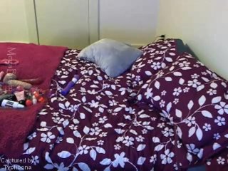 Cassandra Calogera masturbates on cam agai