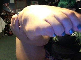 Chubby teen footplay(Toe sucking