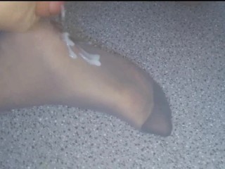 Cum on my Nylonfeet