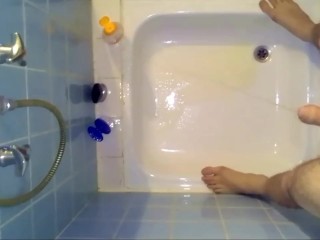 Die Dusche wird total verpisst