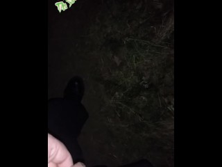 Draußen pissen - Der Stiefel