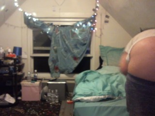 fat white girl buttcrack cleaning and making bed