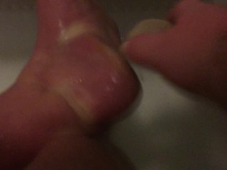 feet scrubbin clip