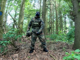 Flecktarn Pup wichst im Wald
