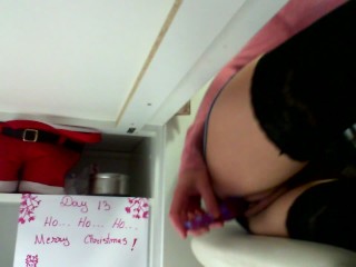 MASTURBATE AT WORK : DAY 13.My Christmas present.solo female