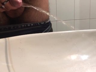 Pissing il mio capo in pizzeria toilet