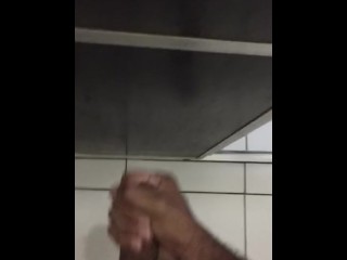 Punheta antes do banho