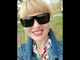 Risky tit flashes in a public park