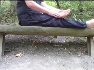 Schuhe und Nylonfüsse lüften ** Outdoor im Wald **