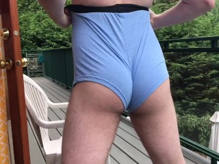 Shaking My Ass for My Girlfriend! Guy Twerks