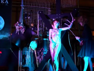 Shibari bondage for Ykikon on a public stage