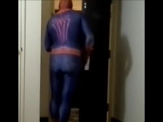 spider cums in hotel hall