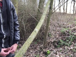 spread my dirty piss in public place