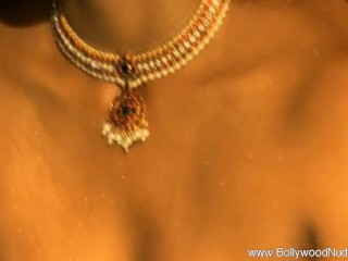 Stunning HD Indian Babe Strips