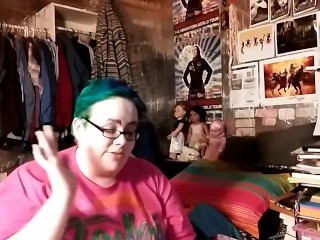 The Book Bitch -- I Hate Myselfie Review [Mirror]