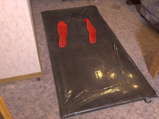 Unboxing Vacbed with hands - Unxboxing Vakuumbett mit Handschuhe