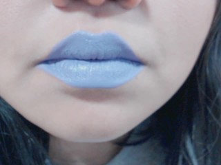 Unusual Colored Lipstick Application