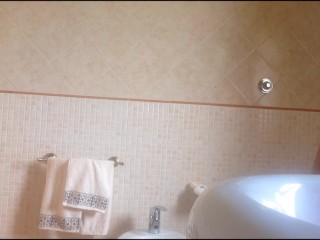 vuoi sotto la doccia?