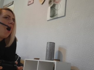Wife distracted with orgasm while playing in online chat