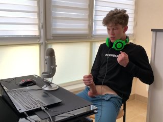 Young Streamer on Twitch jerking off after stream /Big Dick / Monster cock